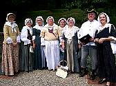 The Colonial Revelers pose for a portrtait outdoors in summer.